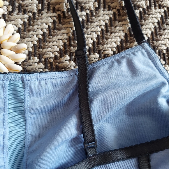 RARE Vintage** Lululemon Activewear Top w/shelf bra Size 6 Adjustable straps - Picture 5 of 7